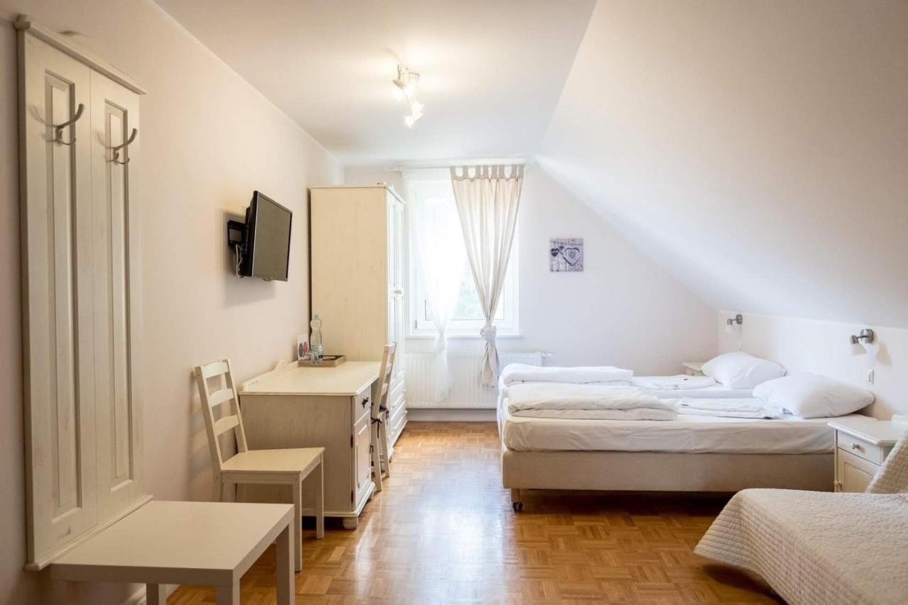 Lavender - Restauracja I Pokoje Goscinne Nowy Tomyśl Exteriör bild